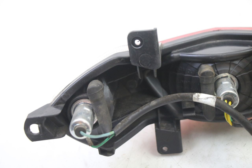 photo de LAMPA TYLNA PEUGEOT KISBEE 2T 50 (2010 - 2017) - Punkty mocowania