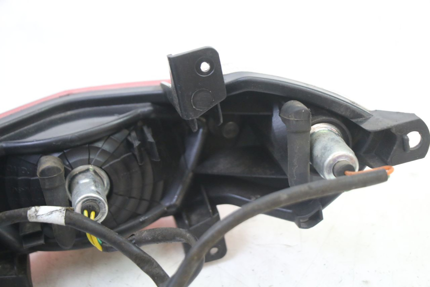 photo de LAMPA TYLNA PEUGEOT KISBEE 2T 50 (2010 - 2017) - Stan powierzchni