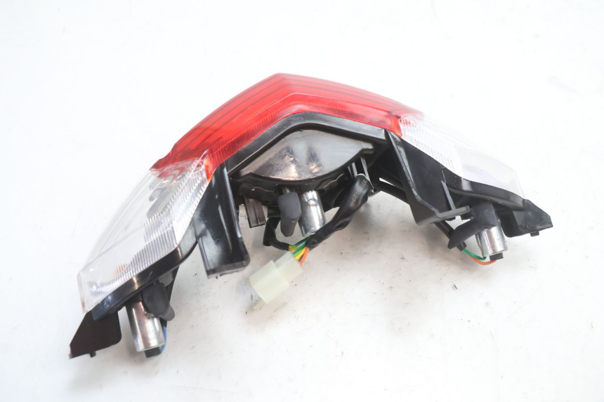 photo de LAMPA TYLNA PEUGEOT KISBEE 2T 50 (2018 - 2022) - Inny kąt widzenia