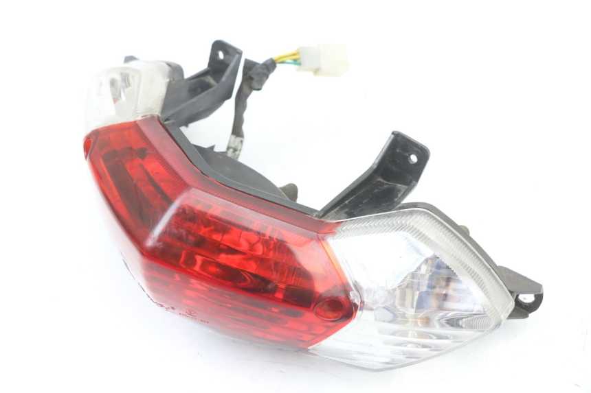 photo de LAMPA TYLNA PEUGEOT KISBEE 4T 50 (2010 - 2017) - Inny kąt widzenia