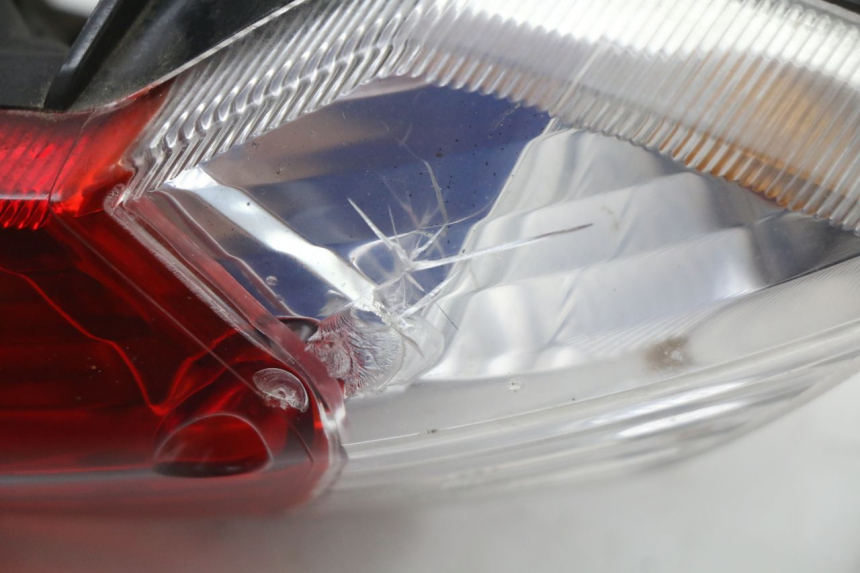 photo de LAMPA TYLNA PEUGEOT KISBEE 4T 50 (2010 - 2017) - Zbliżenie techniczne