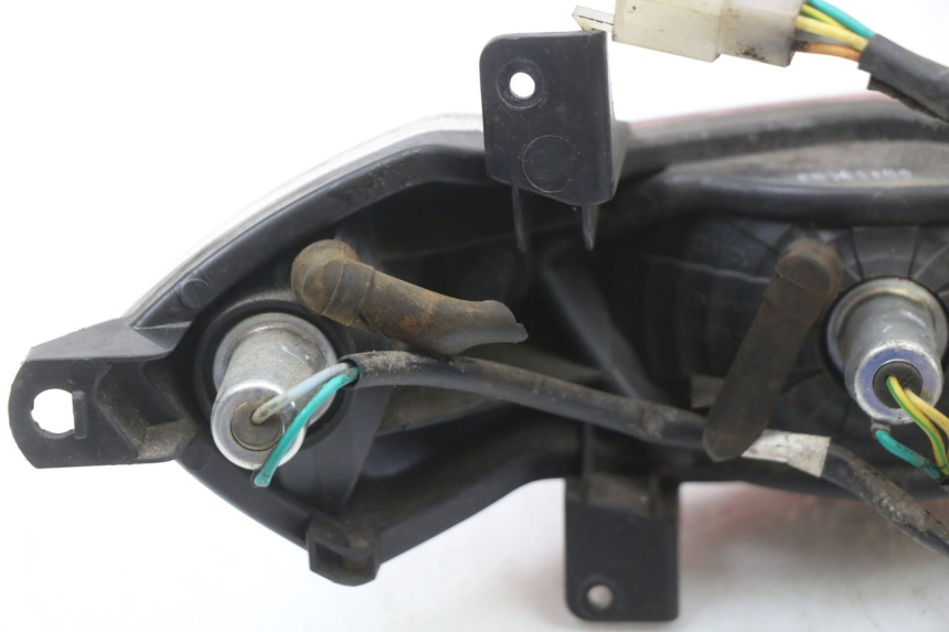 photo de LAMPA TYLNA PEUGEOT KISBEE 4T 50 (2010 - 2017) - Punkty mocowania