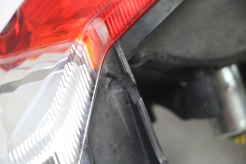 photo de LAMPA TYLNA PEUGEOT KISBEE 4T 50 (2018 - 2022) - Punkty mocowania