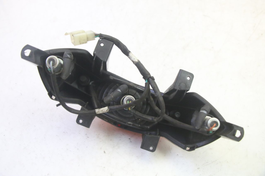 photo de LAMPA TYLNA PEUGEOT KISBEE 4T 50 (2010 - 2017) - Punkty mocowania