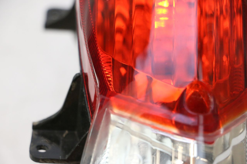 photo de LAMPA TYLNA PEUGEOT KISBEE 4T 50 (2018 - 2022) - Zoom stanu zużycia