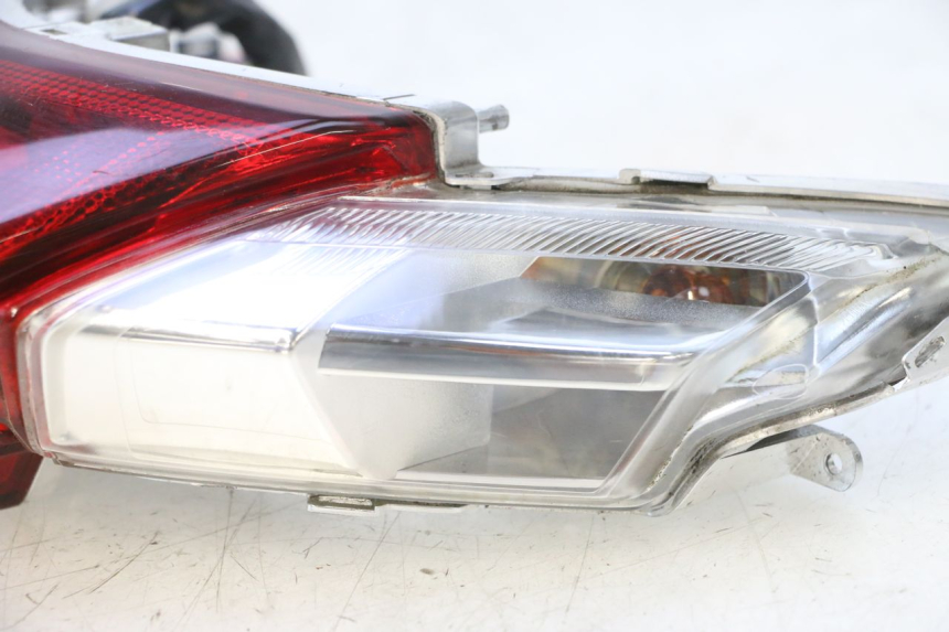 photo de LAMPA TYLNA PIAGGIO LIBERTY IGET 4T 50 (2015 - 2020) - Inny kąt widzenia