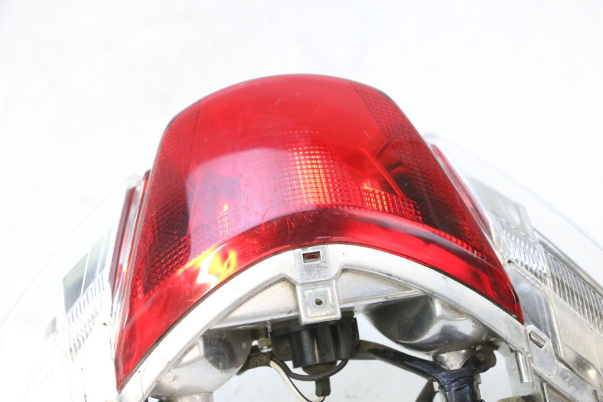 photo de LAMPA TYLNA PIAGGIO LIBERTY IGET 4T 50 (2015 - 2020) - Zbliżenie techniczne