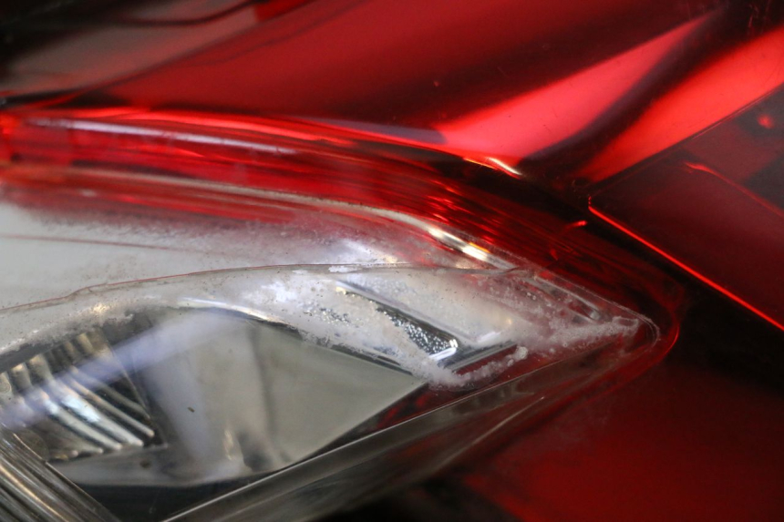 photo de LAMPA TYLNA KYMCO LIKE 4T 50 (2019 - 2025) - Zoom stanu zużycia