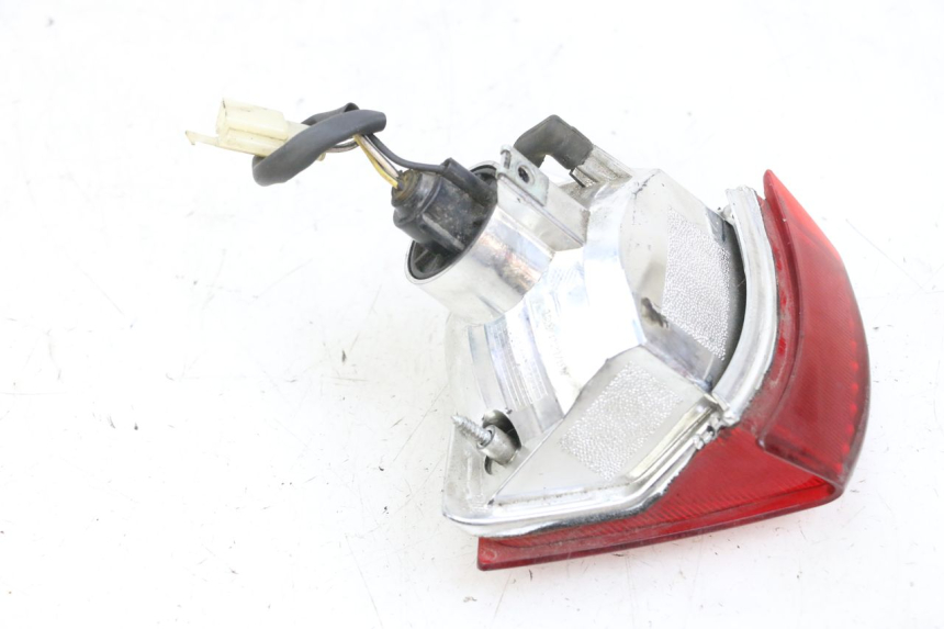 photo de LAMPA TYLNA PIAGGIO NEW TYPHOON 50 (2018 - 2021) - Zbliżenie techniczne