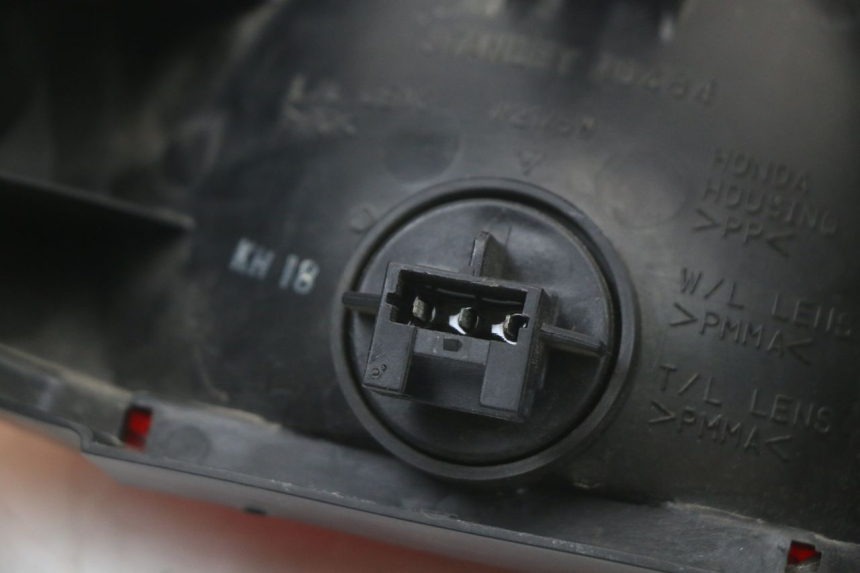 photo de LAMPA TYLNA HONDA NTV DEAUVILLE 650 (1998 - 2001) - Część sprawdzona