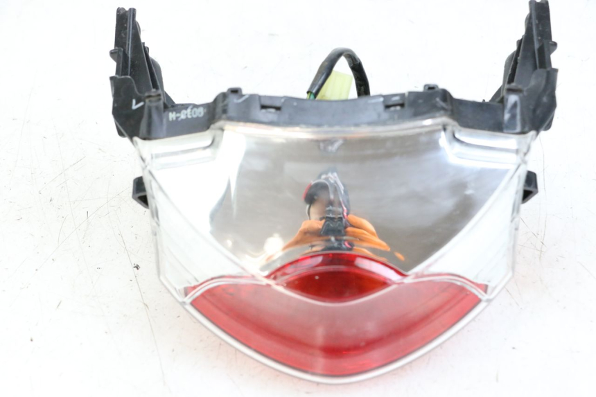 photo de LAMPA TYLNA HONDA PCX (JF47) 125 (2012 - 2013) - Inny kąt widzenia