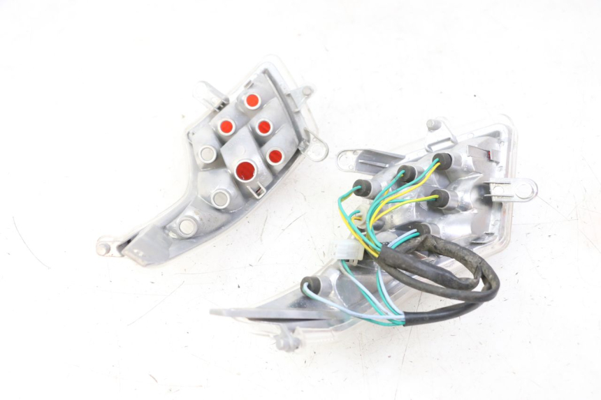 photo de LAMPA TYLNA PEUGEOT VIVACITY 125 (2010 - 2017) - Zoom stanu zużycia