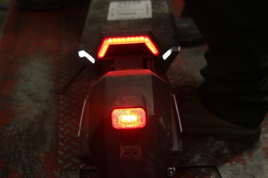 photo de LAMPA TYLNA PUNK ELECTRIC RIDER 1 - Punkty mocowania
