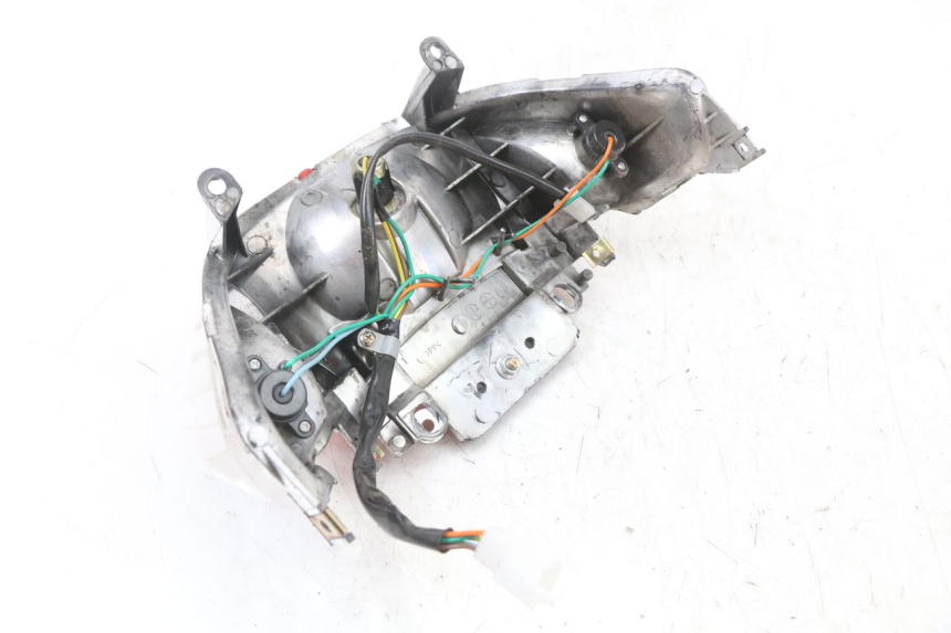 photo de LAMPA TYLNA TNT MOTOR ROMA 10' 4T 50 (2019 - 2022) - Zbliżenie techniczne