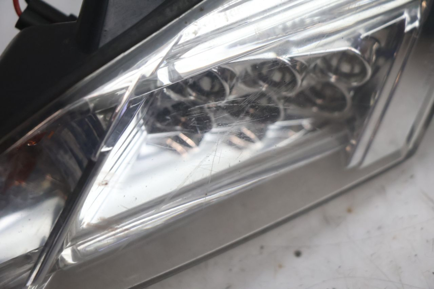 photo de ŚWIATŁO TYLNE PEUGEOT SATELIS 125 (2013 - 2018) - Inny kąt widzenia