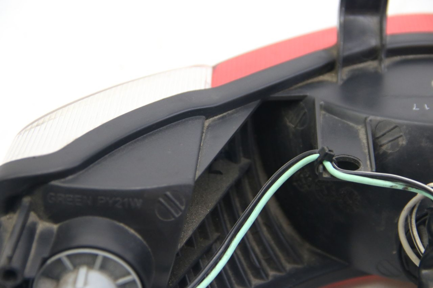 photo de LAMPA TYLNA SUZUKI SIXTEEN 125 (2008 - 2010) - Szczegóły charakterystyczne