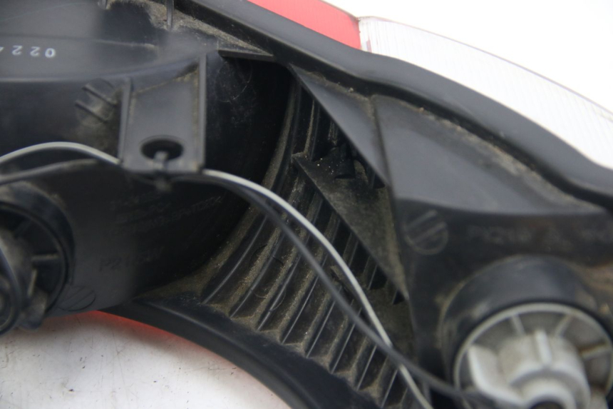 photo de LAMPA TYLNA SUZUKI SIXTEEN 125 (2008 - 2010) - Stan powierzchni