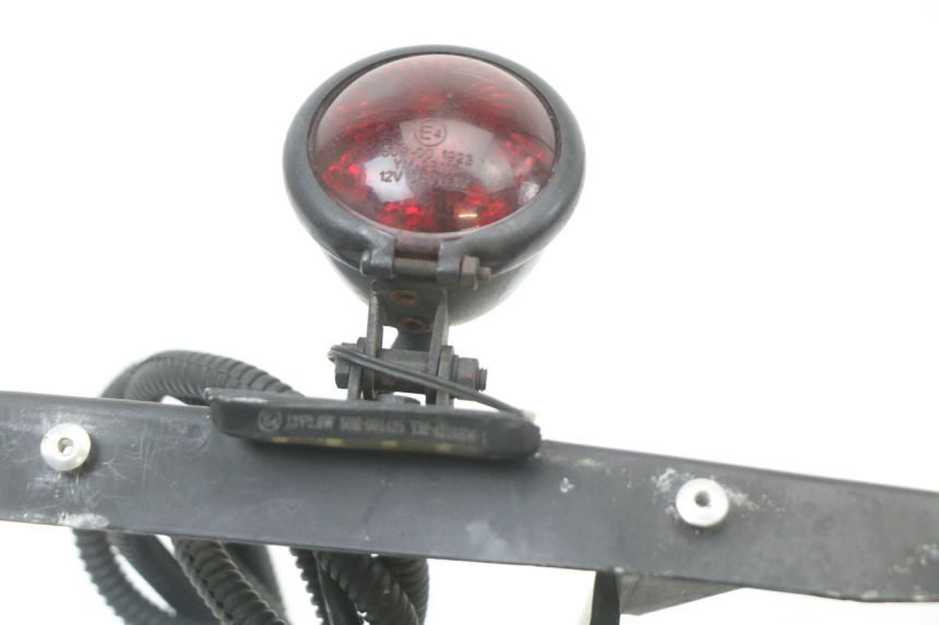 photo de LAMPA TYLNA HARLEY DAVIDSON SPORTSTER XL CUSTOM 1200 (2003 - 2004) - Szczegół części