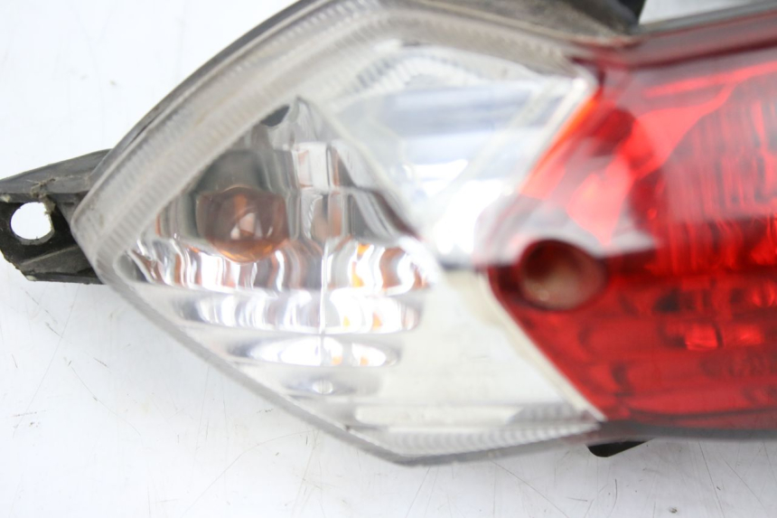 photo de LAMPA TYLNA PEUGEOT TWEET 125 (2010 - 2017) - Inny kąt widzenia