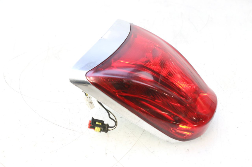 photo de LAMPA TYLNA PIAGGIO VESPA PRIMAVERA 2T 50 (2013 - 2018) - Szczegół części