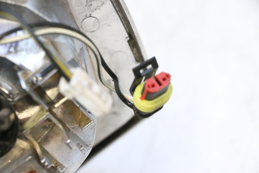 photo de LAMPA TYLNA PIAGGIO VESPA PRIMAVERA 2T 50 (2013 - 2018) - Szczegóły charakterystyczne
