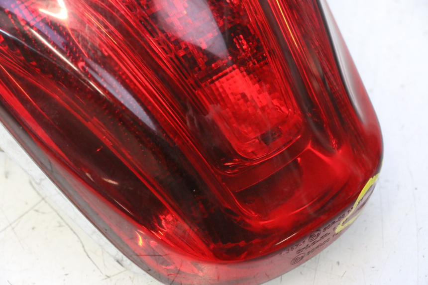 photo de LAMPA TYLNA PIAGGIO VESPA PRIMAVERA 2T 50 (2013 - 2018) - Widok z bliska