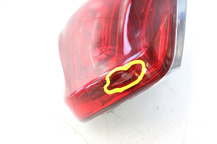 photo de LAMPA TYLNA PIAGGIO VESPA PRIMAVERA 2T 50 (2013 - 2018) - Punkty mocowania
