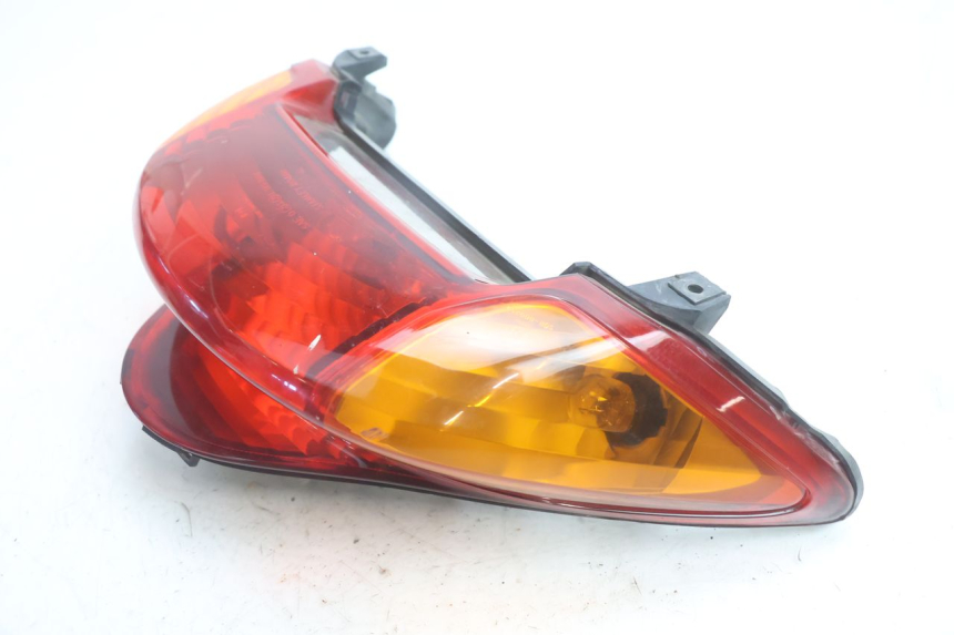 photo de LAMPA TYLNA HONDA VFR FI RC46 800 (1998 - 2001) - Zbliżenie techniczne