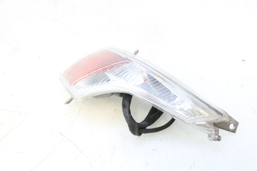 photo de LAMPA TYLNA PEUGEOT VIVACITY NEW 2T 50 (2008 - 2017) - Zbliżenie komponentów