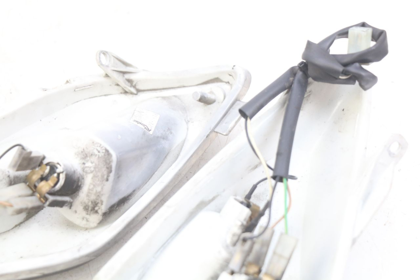 photo de LAMPA TYLNA YAMAHA XMAX X-MAX 125 (2006 - 2009) - Punkty mocowania