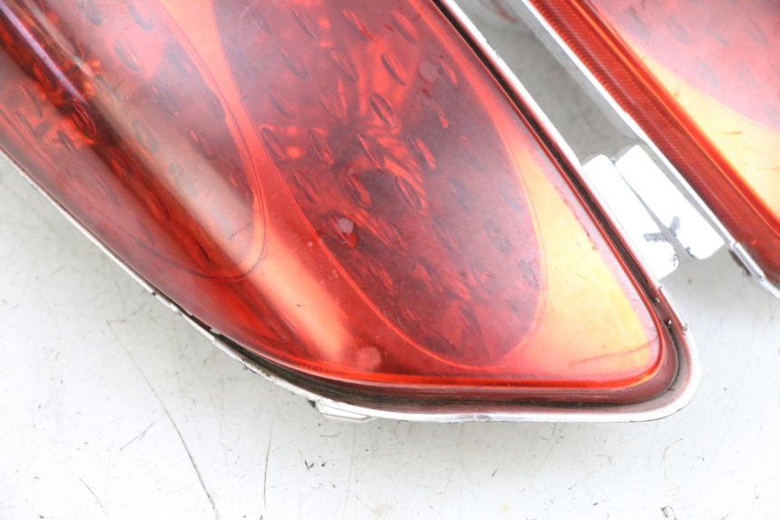 photo de LAMPA TYLNA YAMAHA XMAX X-MAX 125 (2006 - 2009) - Widok z bliska