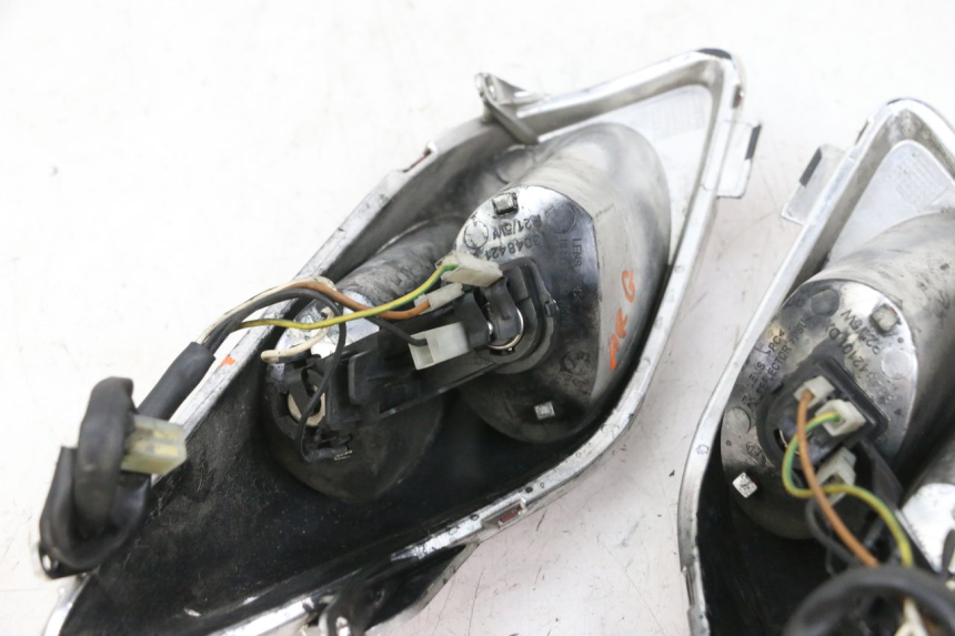 photo de LAMPA TYLNA YAMAHA XMAX X-MAX 125 (2006 - 2009) - Zbliżenie techniczne