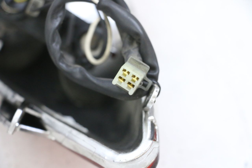 photo de LAMPA TYLNA YAMAHA XMAX X-MAX 125 (2006 - 2009) - Punkty mocowania