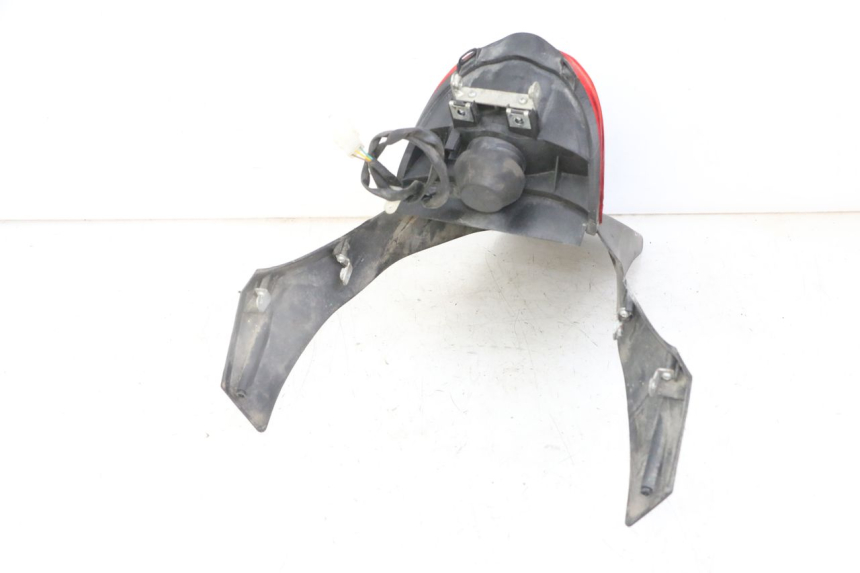 photo de LAMPA TYLNA HONDA XLV VARADERO 125 (2000 - 2006) - Zbliżenie techniczne