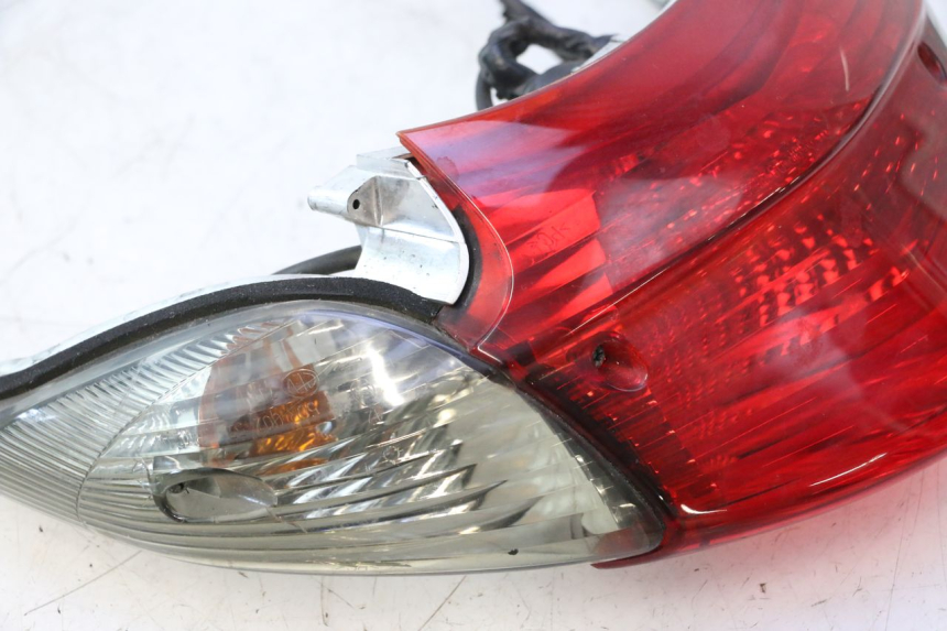 photo de ŚWIATŁO TYLNE HONDA XLV VARADERO 125 (2007 - 2012) - Szczegóły charakterystyczne
