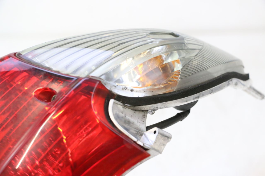 photo de ŚWIATŁO TYLNE HONDA XLV VARADERO 125 (2007 - 2012) - Zbliżenie techniczne