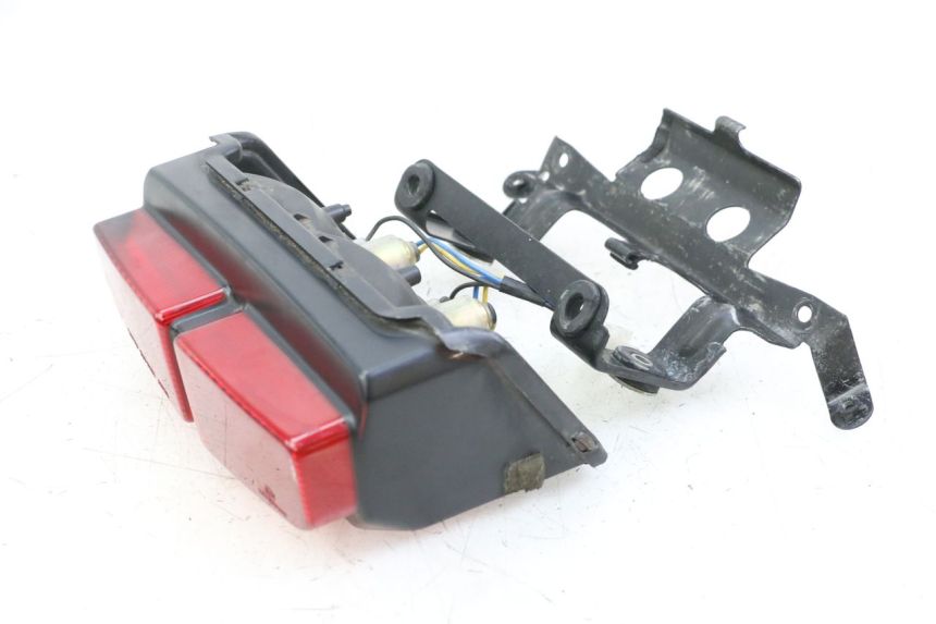 photo de LAMPA TYLNA YAMAHA FZS FAZER 600 (2001 - 2003) - Zbliżenie techniczne