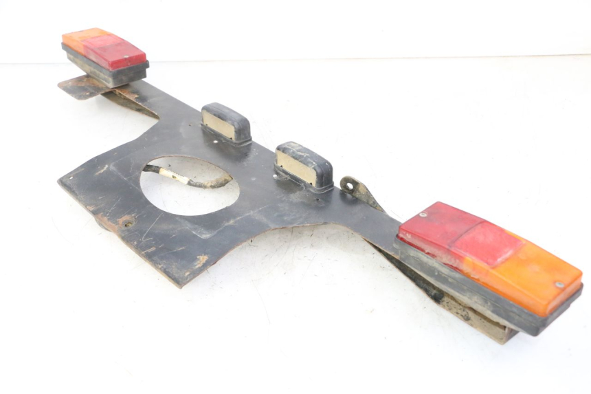 photo de LAMPA TYLNA YAMAHA YFM GRIZZLY 550 (2008 - 2015) - Szczegóły charakterystyczne