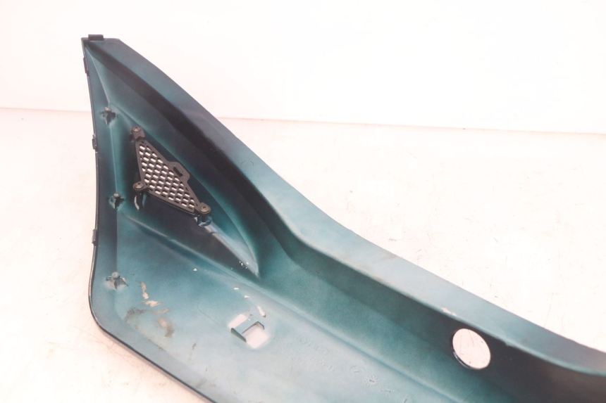 photo de PRAWY TYLNY BOK KYMCO AGILITY 16+ 4T 50 (2018 - 2023) - Zoom stanu zużycia