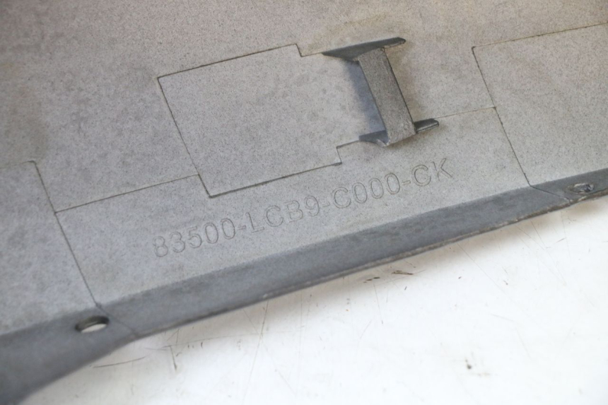 photo de PRAWY TYLNY BOK KYMCO AGILITY 4T 50 (2005 - 2018) - Oznaczenia i referencje