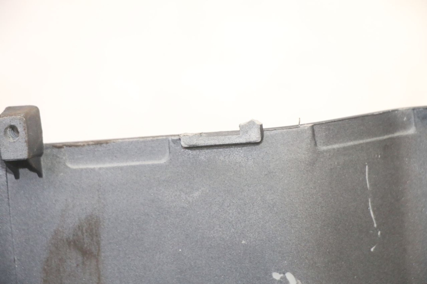 photo de PRAWY TYLNY BOK KYMCO AGILITY 4T 50 (2018 - 2022) - Szczegóły charakterystyczne