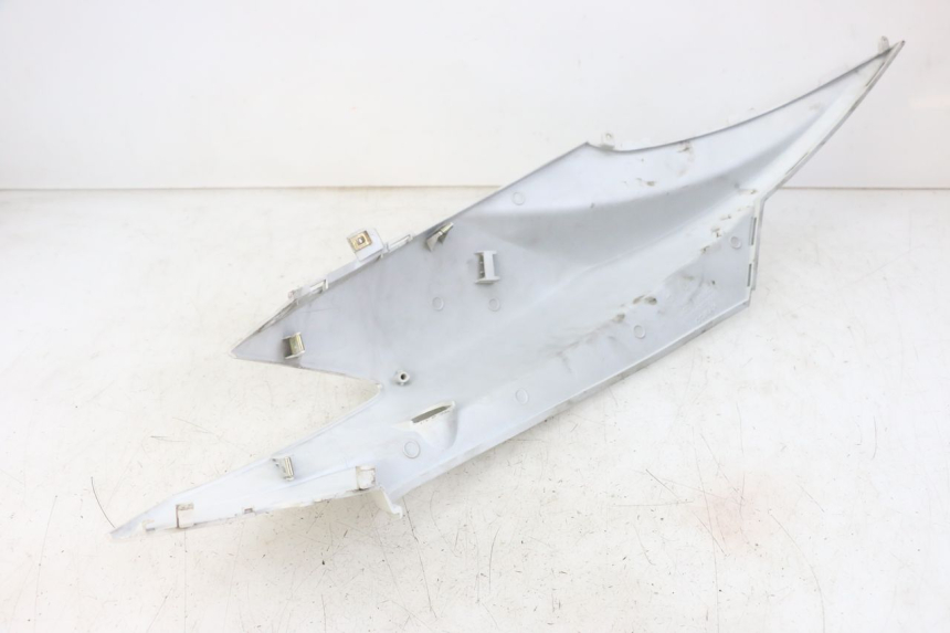 photo de PRAWY TYLNY BOK KYMCO AGILITY RS 4T 50 (2009 - 2013) - Zbliżenie techniczne