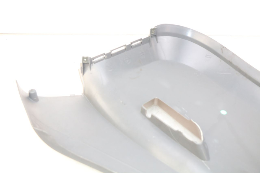 photo de PRAWY TYLNY BOK ECCITY ARTELEC 670 1 (2013 - 2017) - Zbliżenie techniczne