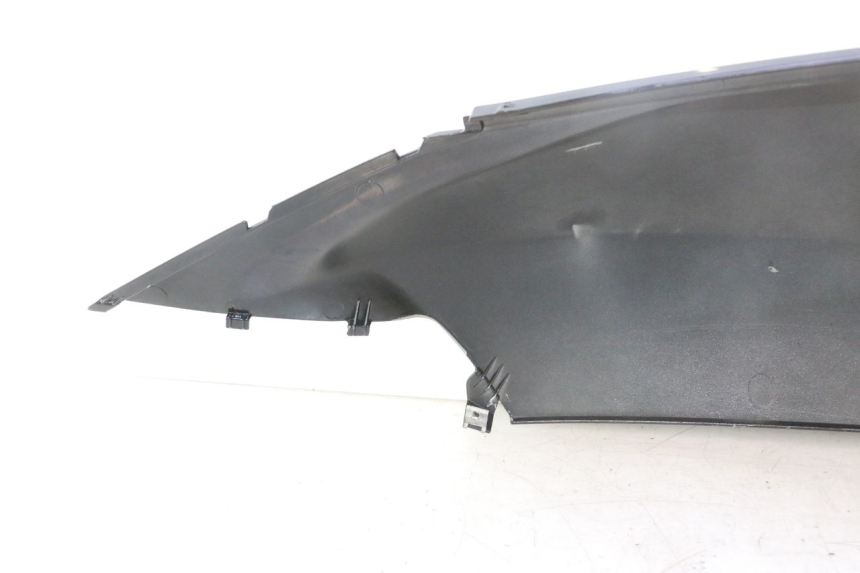 photo de PRAWY TYLNY BOK APRILIA ATLANTIC S 125 (2010 - 2013) - Szczegóły charakterystyczne