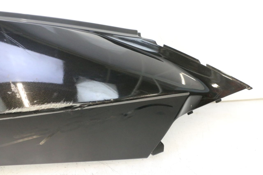 photo de PRAWY TYLNY BOK APRILIA ATLANTIC S 125 (2010 - 2013) - Zbliżenie techniczne