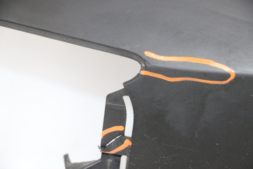 photo de PRAWY TYLNY BOK SUZUKI BURGMAN 125 (2007 - 2014) - Szczegół części