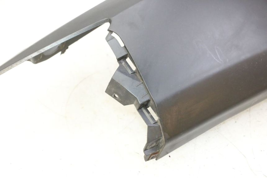 photo de PRAWY TYLNY BOK SUZUKI BURGMAN 125 (2007 - 2014) - Zbliżenie komponentów