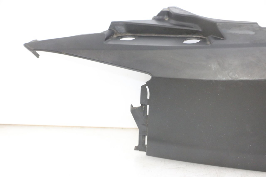 photo de PRAWY TYLNY BOK SUZUKI BURGMAN 125 (2007 - 2014) - Struktura - zbliżenie