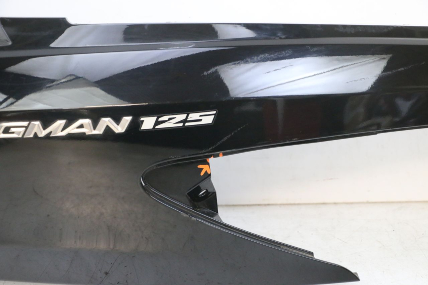 photo de PRAWY TYLNY BOK SUZUKI BURGMAN 125 (2007 - 2014) - Szczegóły charakterystyczne