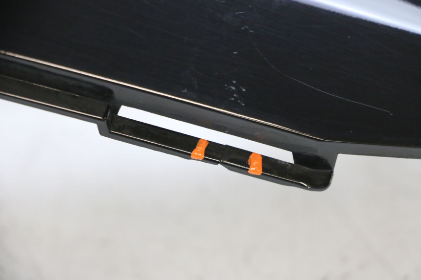 photo de PRAWY TYLNY BOK SUZUKI BURGMAN 125 (2007 - 2014) - Stan powierzchni